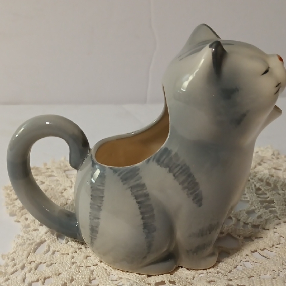 Vintage Gray Ceramic Cat Creamer Figurine - Picture 2 of 6